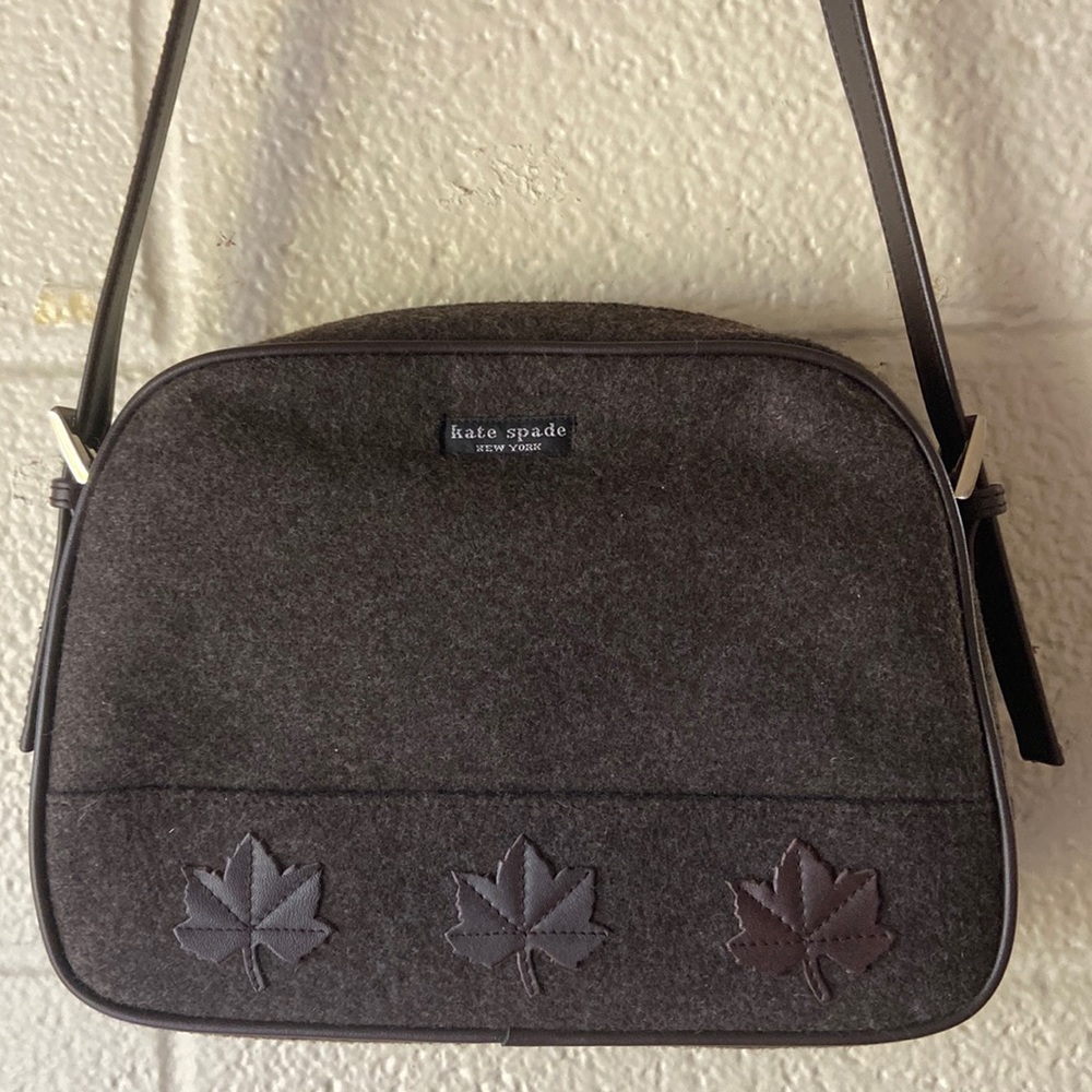 Small Kate Spade purse (quite certain it is fake)